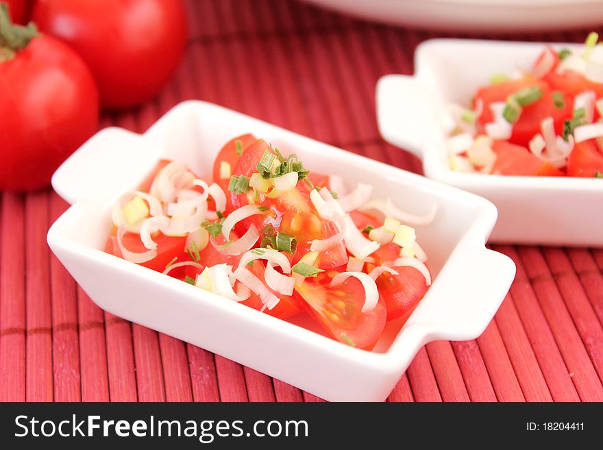 A fresh salad of tomatoes in a bowl