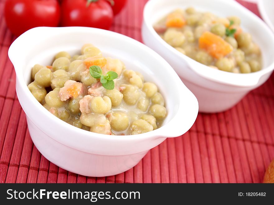 A fresh stew of peas in a bowl