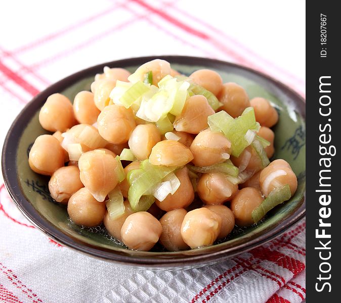A fresh salad of chick peas and spring onions