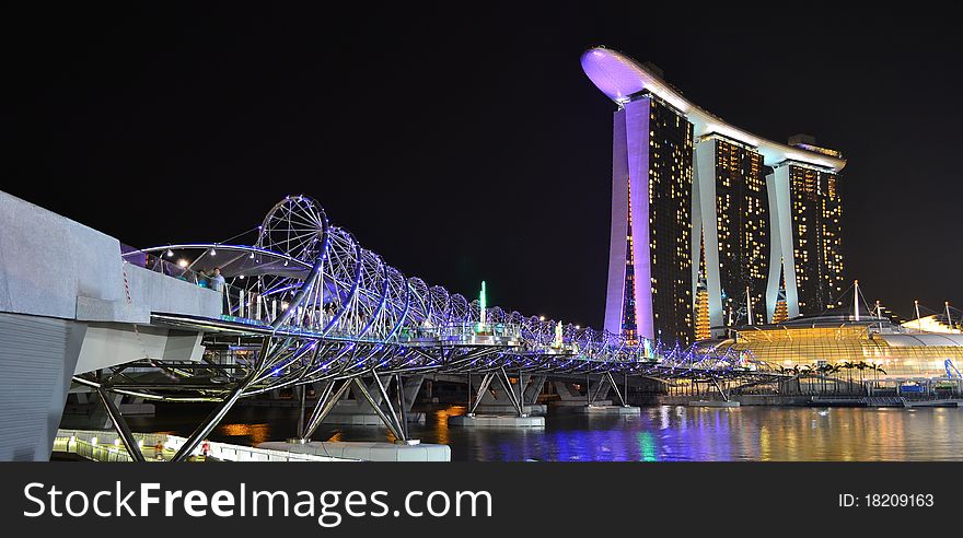 Marina Bay Sands featuring Double Helix in a very nice light. Marina Bay Sands featuring Double Helix in a very nice light.