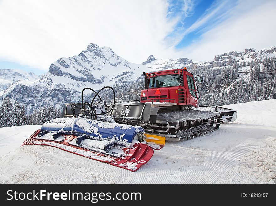 Machine For Snow Preparation