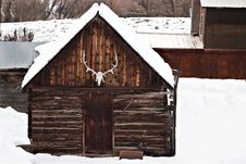 Old Barn With Elk Antlers In Winter Royalty Free Stock Images Old Barn With Elk Antlers In Winter Royalty Free Stock Images