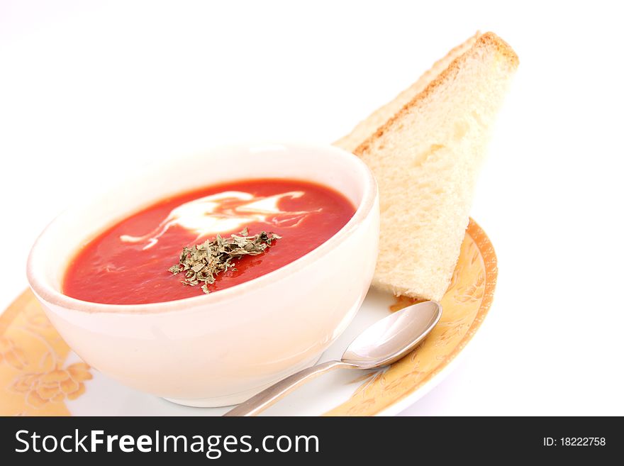 Fresh soup of tomatoes in a bowl