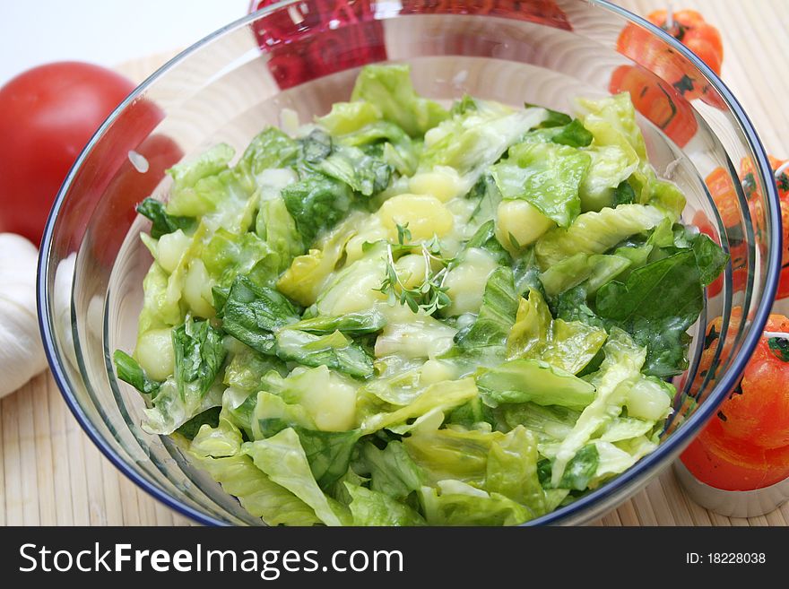 A fresh salad with potatoes in a bowl