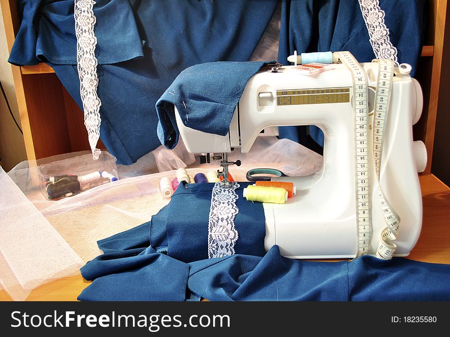 The sewing machine and fabric to sew beautiful clothes