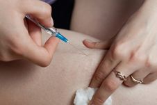 Hand And Syringe Royalty Free Stock Photos Hand And Syringe Royalty Free Stock Photos