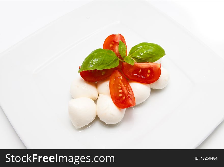 Mozzarella with tomatoes and basilia
