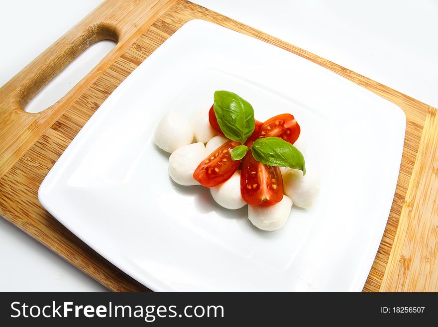 Mozzarella with tomatoes and basilia