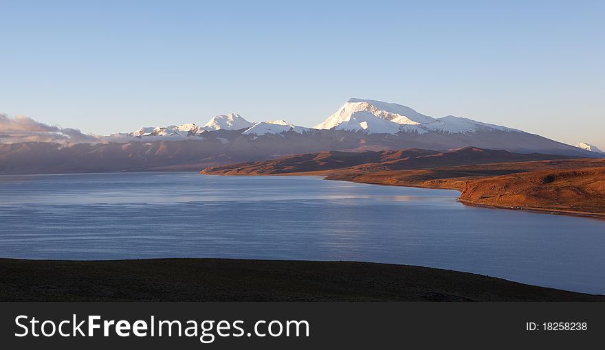 Sunrise at mount naimonanyi (or gurla mandhata, world's 34th highest mountain) with lake mapham yumtso in the foreground, burang, tibet. Sunrise at mount naimonanyi (or gurla mandhata, world's 34th highest mountain) with lake mapham yumtso in the foreground, burang, tibet.