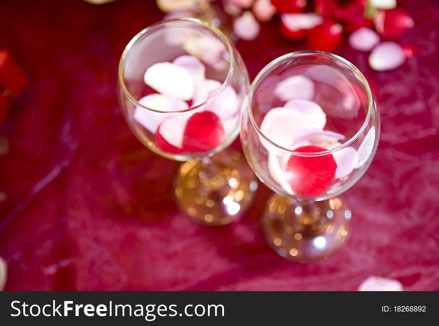 The Wedding decoration with red and pink roses petal