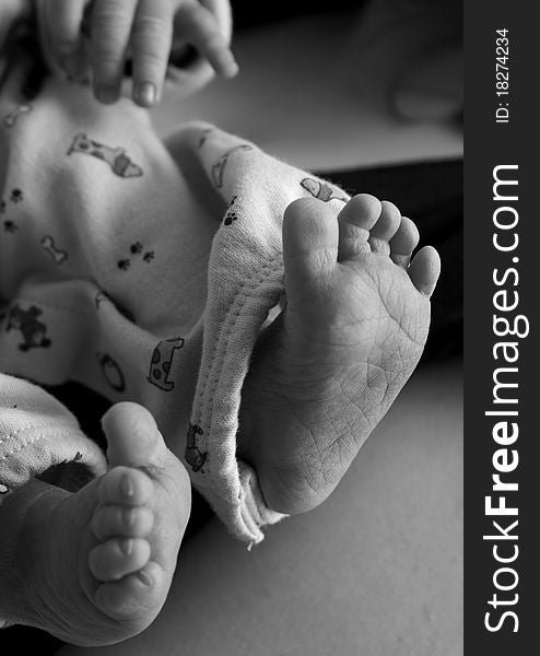 A newborn baby's tiny little toes, in black and white. A newborn baby's tiny little toes, in black and white.