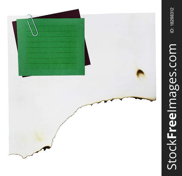 Note paper and paper clip on white paper burn background