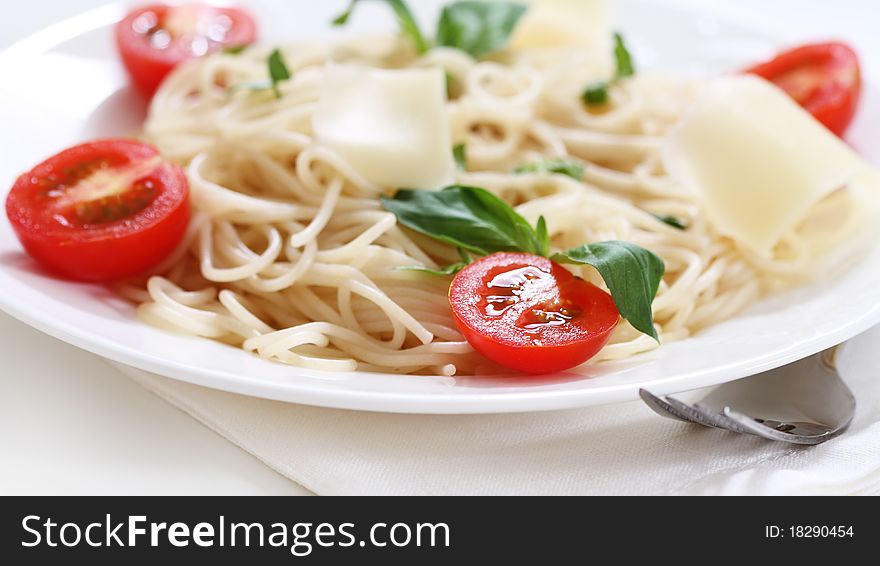 Spaghetti with tomato and parmesan cheese