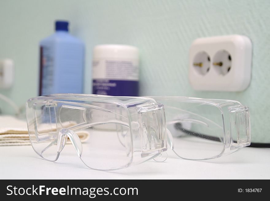 The transparent glasses for stomatology in the dental surgery