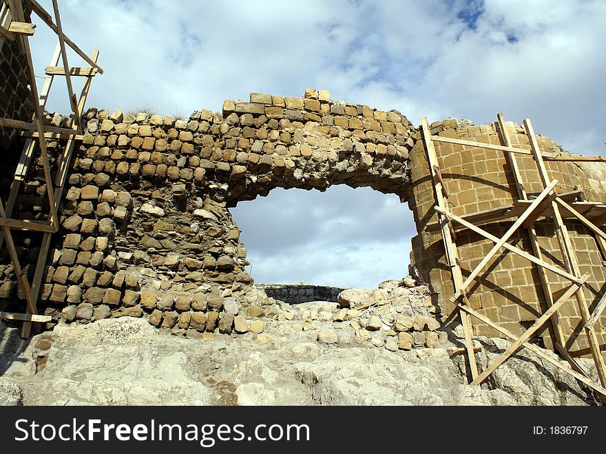 The hole in the wall of fortress in Amasya