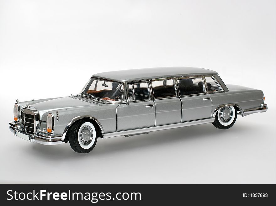 Mercedes Benz 600 Metal Scale Toy Car