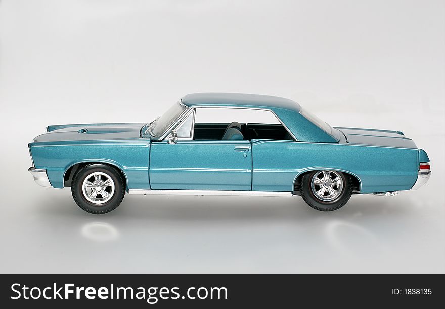 1965 Pontiac GTO Metal Scale Toy Car 2