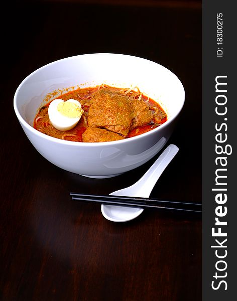 Chicken Curry serve with noodle