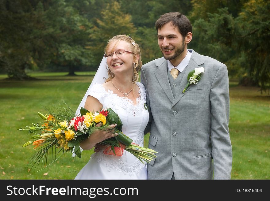 Wedding pair in the park