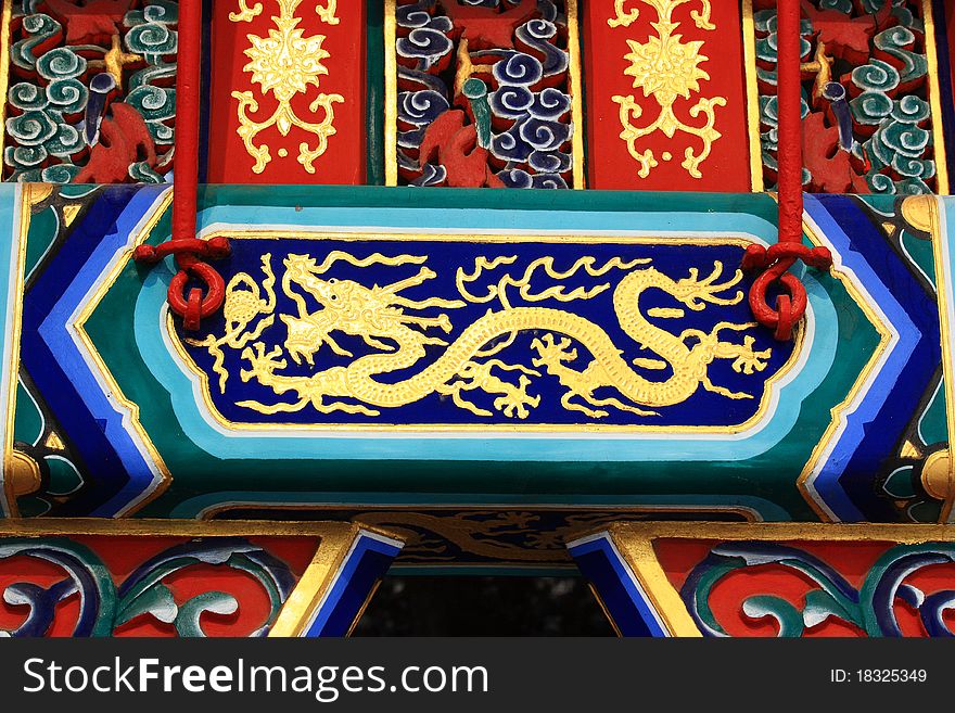 The dragon on the memorial arch.Image was taken in the Summer Palace .