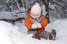 Cute Baby Sit On Snow In Forest And Dig Snow Royalty Free Stock Photos Cute Baby Sit On Snow In Forest And Dig Snow Royalty Free Stock Photos