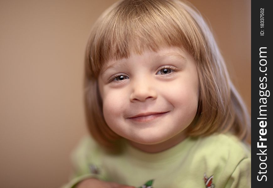 Portrait of a little girl - shallow DOF, focus on eyes