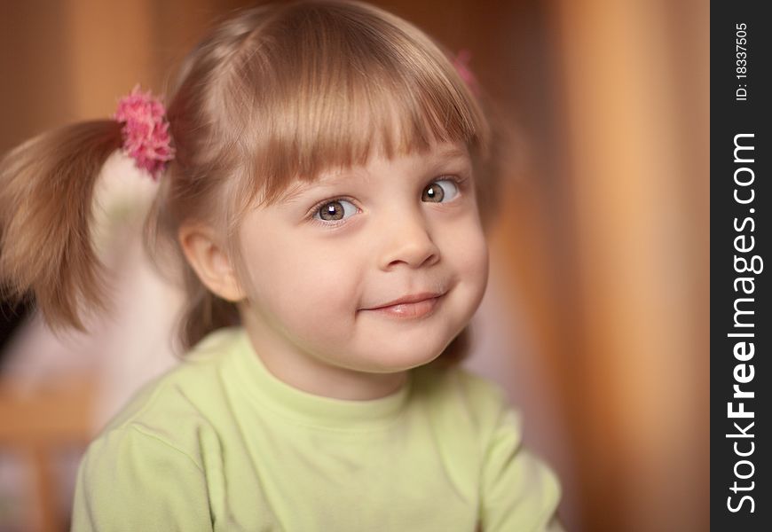 Portrait of a little girl - shallow DOF, focus on front eye