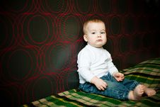 Little Serious Boy Sitting Near The Wall Stock Photography Little Serious Boy Sitting Near The Wall Stock Photography