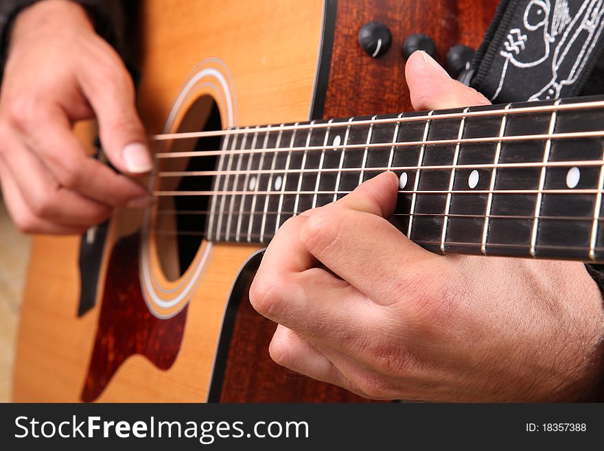 Hands interpret melodies on a guitar. Concept musical