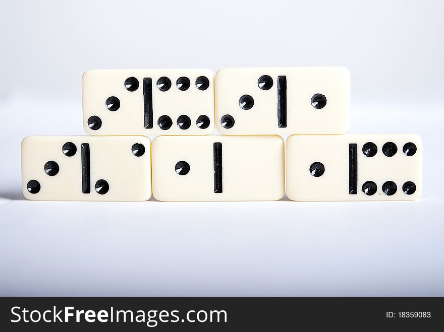 Domino cubes in two rows