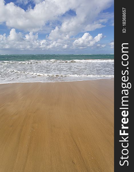 CaraÃ¯bean beach and ocean with clouds