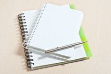 Note Pad And Silver Pen Royalty Free Stock Images Note Pad And Silver Pen Royalty Free Stock Images