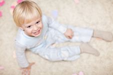 Free Sweet Little Kid Sitting On The Floor Royalty Free Stock Images - 18378489