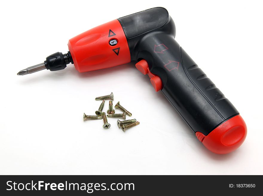 Cordless screwdriver and set of screw