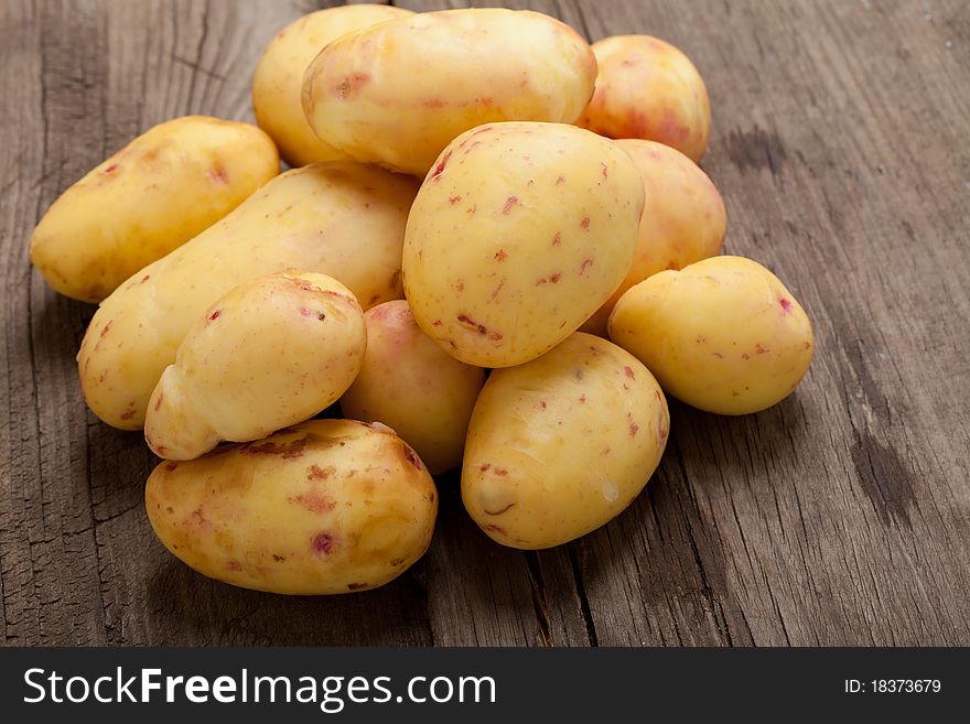 Washed potatoes are close. Picture for vegetables, food ingredients, vegetable growing. Washed potatoes are close. Picture for vegetables, food ingredients, vegetable growing