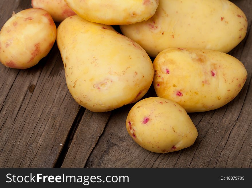 Washed potatoes are close. Picture for vegetables, food ingredients, vegetable growing. Washed potatoes are close. Picture for vegetables, food ingredients, vegetable growing