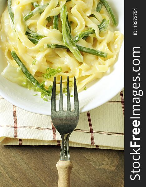 Cream pasta with green vegetables