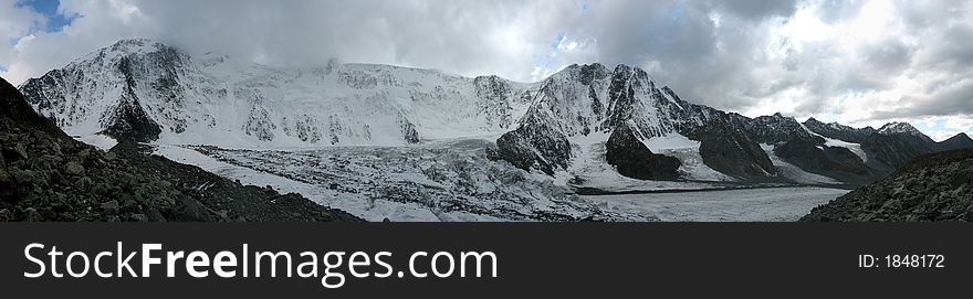 Panorama of Beluha's ice wall which is near 1km high. Panorama of Beluha's ice wall which is near 1km high