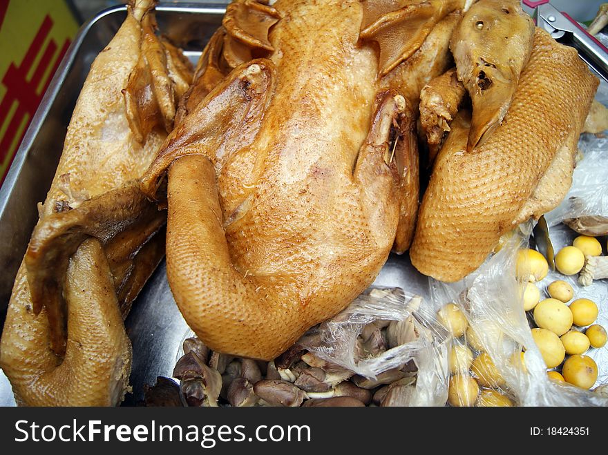 Brine ducks, cooked food, is also one of the traditional Chinese food. People particularly fond of eating brine duck.