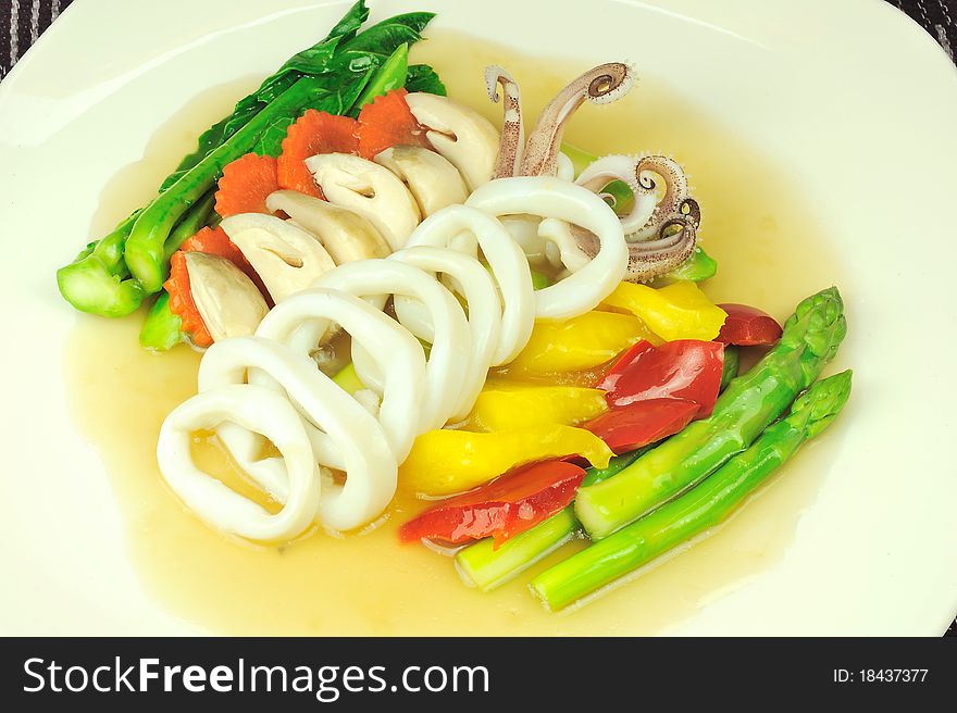 Stir-Fried squid or vegetables whit oyster sauce. Stir-Fried squid or vegetables whit oyster sauce.