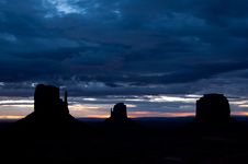Monument Valley Cloudy Early Sunrise Royalty Free Stock Photos Monument Valley Cloudy Early Sunrise Royalty Free Stock Photos
