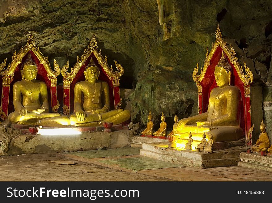 Buddha images and natural light at the end of the cave