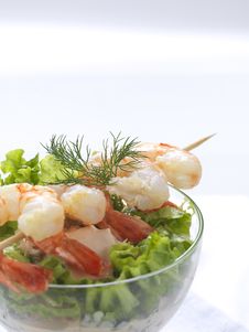 Seafood Souvlaki And Salad Royalty Free Stock Images Seafood Souvlaki And Salad Royalty Free Stock Images