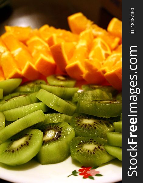 Fruit plate with orange and kiwi