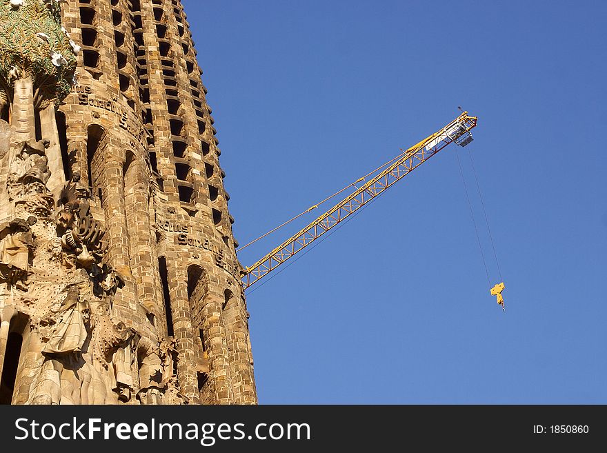 Crane and details of la Sagrada Familia at the city of Barcelona, Catalunya, Spain, Europe. Crane and details of la Sagrada Familia at the city of Barcelona, Catalunya, Spain, Europe