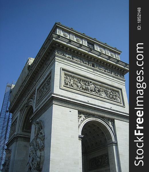 Napoleon built this Arc de Triomphe in Paris to celebrate wins of his armee. Napoleon built this Arc de Triomphe in Paris to celebrate wins of his armee.