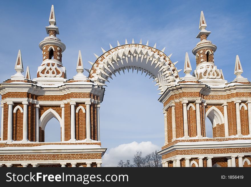 Nature Park Tsarizino. Winter in Moscow/mansion-house- triumphal arch