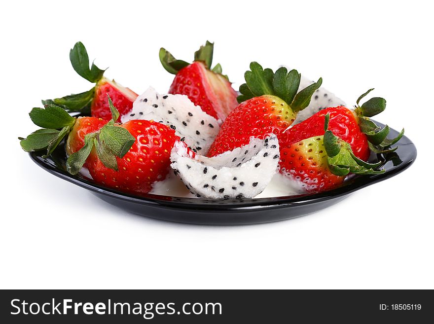 Pitahaya strawberries and cream on a black plate