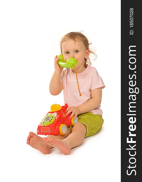 Baby in studiu is playing with toys