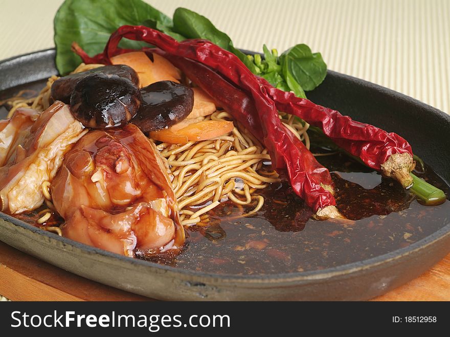 Chinese food, sizzling crispy noodle